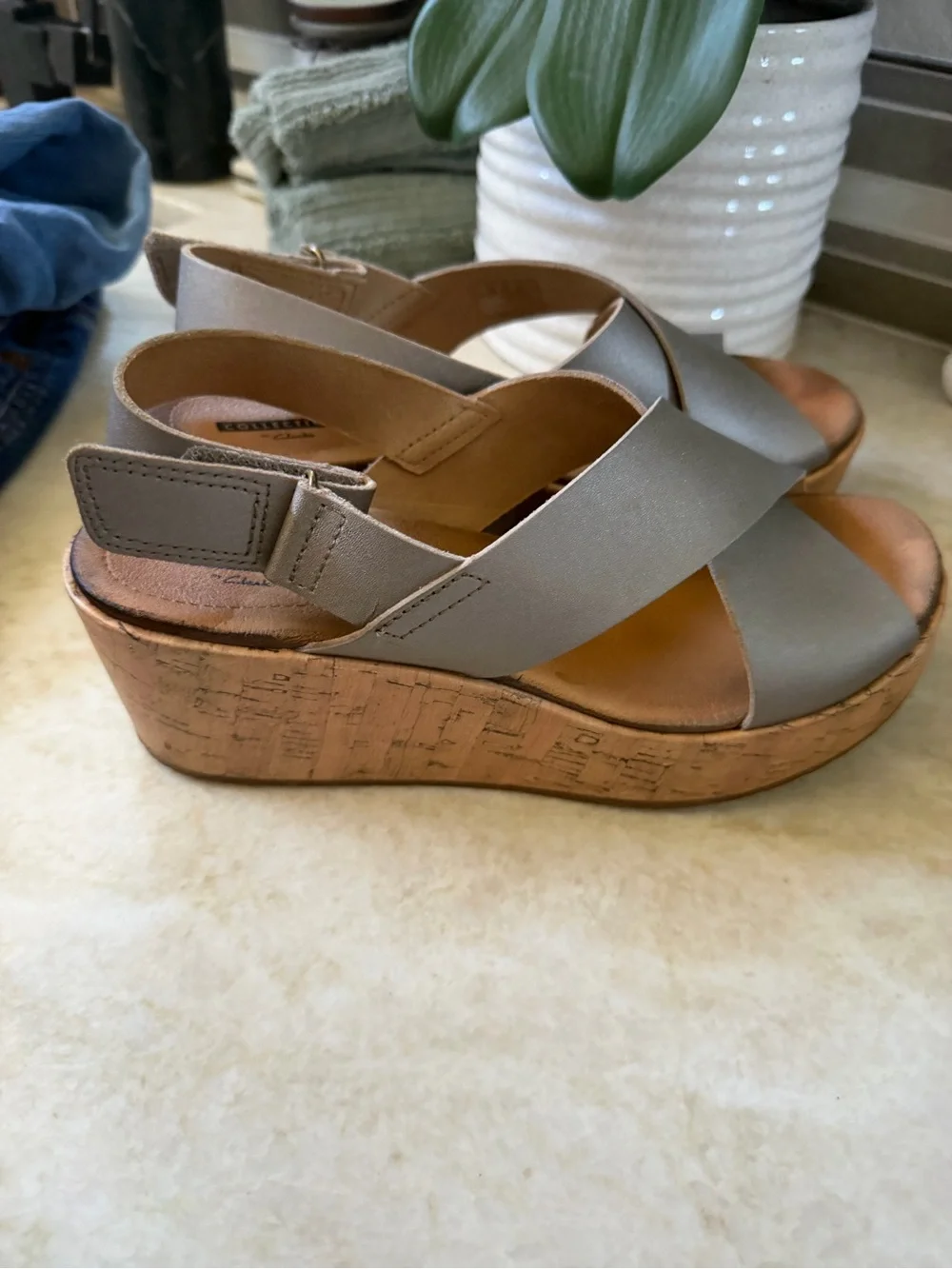 Clark’s collection Stasha wedge sandals Sz 9 metallic
